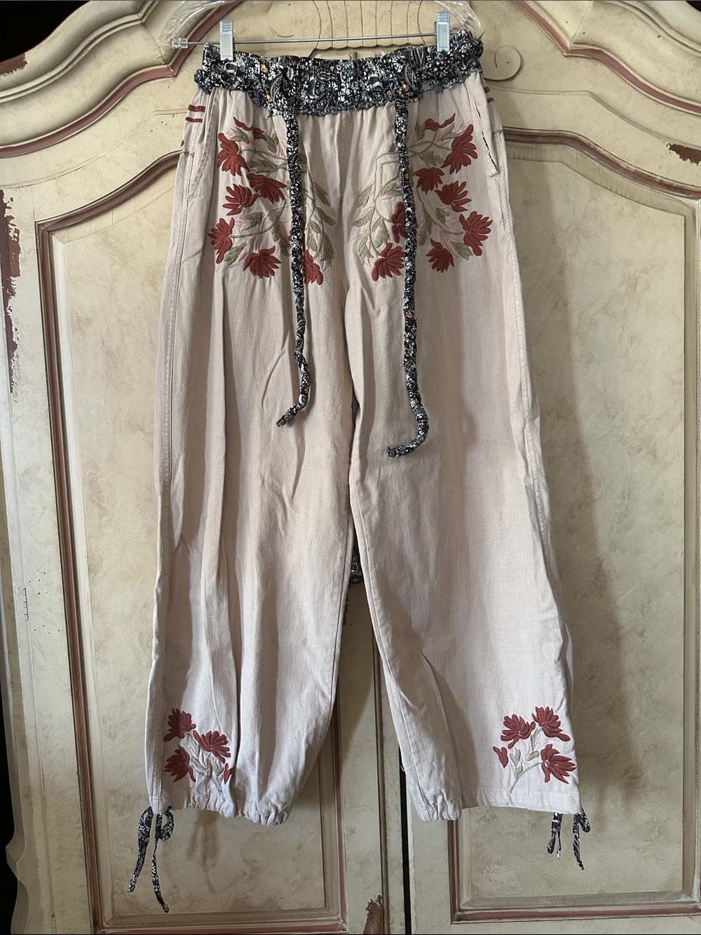 Bluevelvet Floral-Embroidered Denim Drawstring Joggers size Large